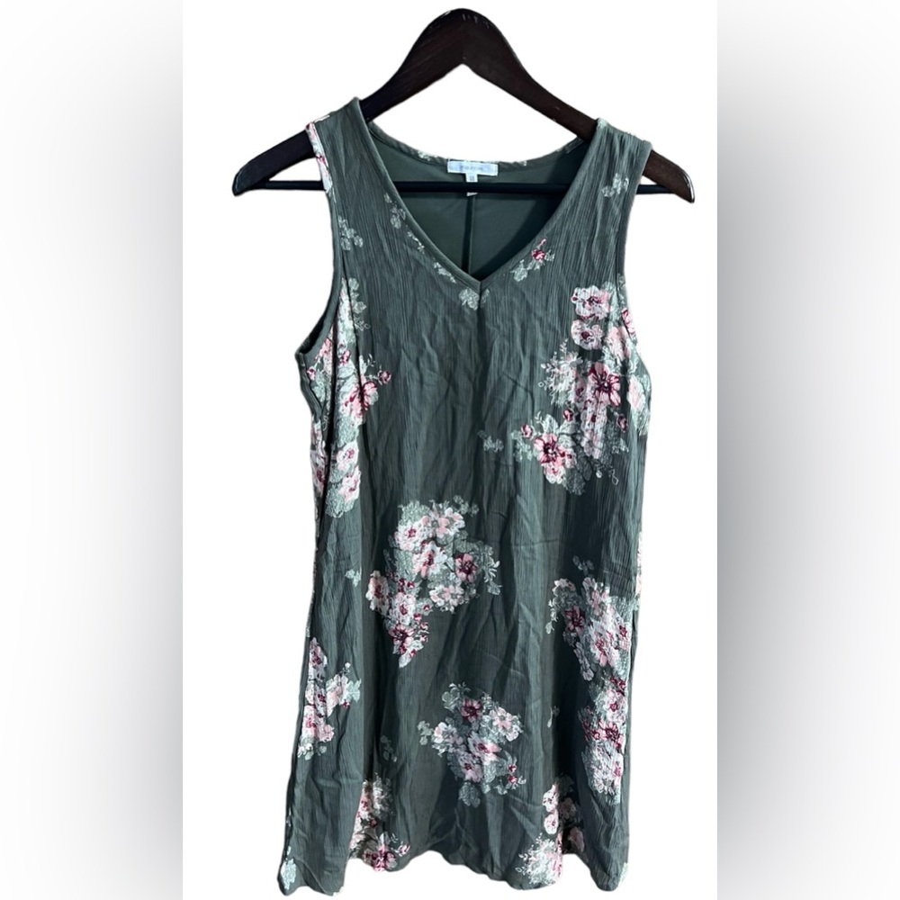 Maurices EUC Floral Sage Green V Neck Sleeveless Dress